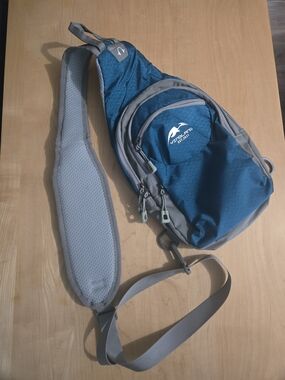 🎁 NWOT Teal Crossbody Bag